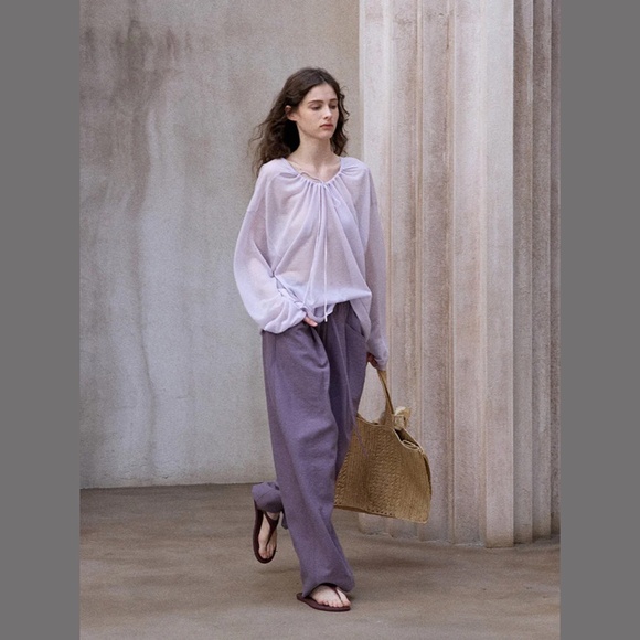 Relaxed wide-leg trousers. - Picture 3 of 16